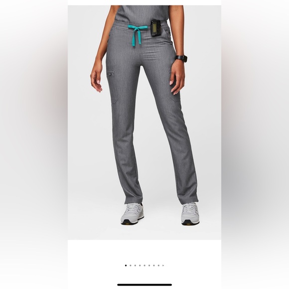 Graphite one pocket top and yoga skinny pants - Picture 3 of 3